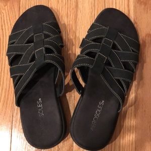 Aerosoles women’s slides. Super Comfortable, in excellent condition.